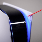 Чистка консоли PS5 с помощью салфетки из микрофибры